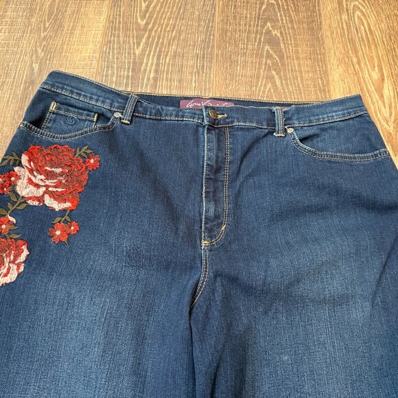 Gloria Vanderbilt Amanda Embroidered Jeans – Size 18 - Picture 12 of 16